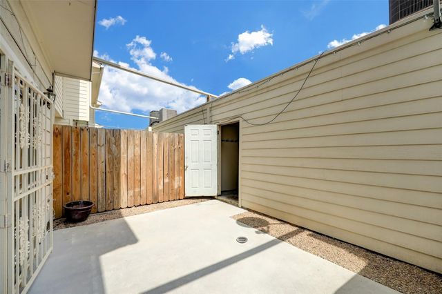 1035 Fountain View Drive, Houston, TX 77057