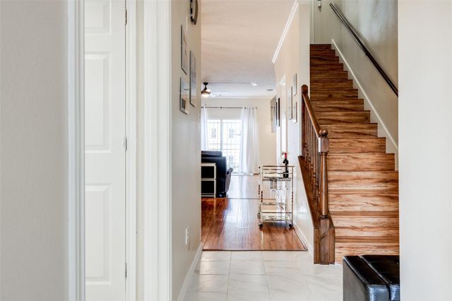 1035 Fountain View Drive, Houston, TX 77057
