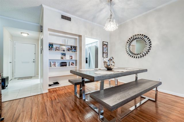 1035 Fountain View Drive, Houston, TX 77057