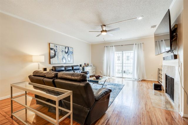 1035 Fountain View Drive, Houston, TX 77057