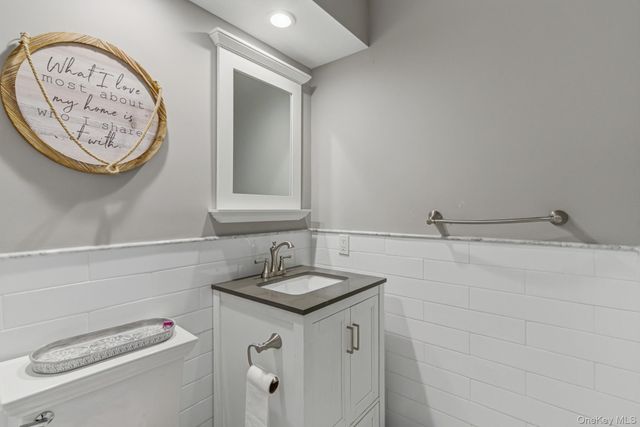 39 Marlin Lane, Port Washington, NY 11050