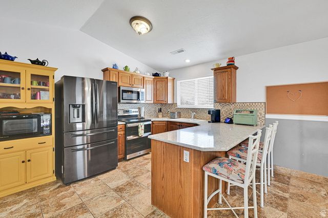 3139 N PELICAN DR, Farr West, UT 84404