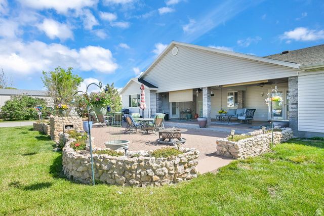 3139 N PELICAN DR, Farr West, UT 84404