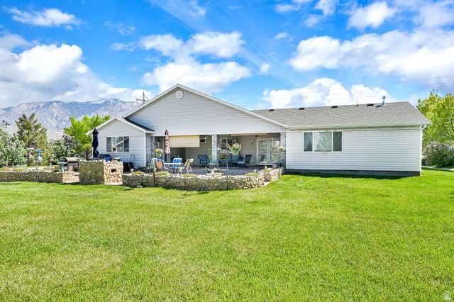 3139 N PELICAN DR, Farr West, UT 84404