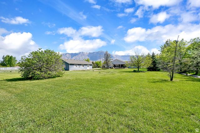 3139 N PELICAN DR, Farr West, UT 84404