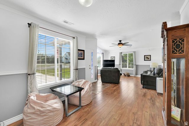 3139 N PELICAN DR, Farr West, UT 84404