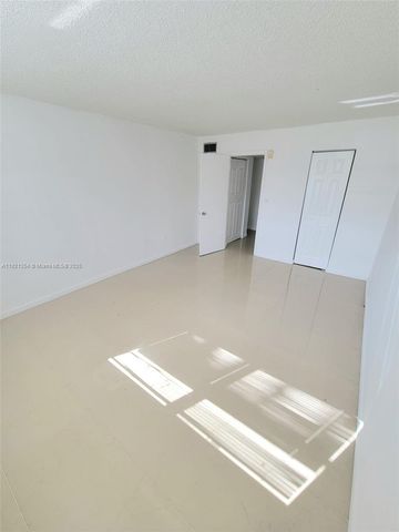 3600 NW 21st St 111, Lauderdale Lakes, FL 33311