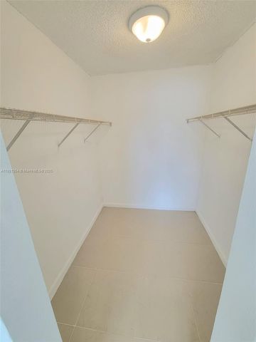 3600 NW 21st St 111, Lauderdale Lakes, FL 33311