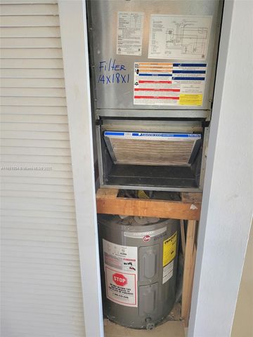 3600 NW 21st St 111, Lauderdale Lakes, FL 33311