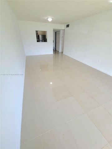 3600 NW 21st St 111, Lauderdale Lakes, FL 33311