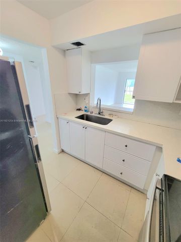 3600 NW 21st St 111, Lauderdale Lakes, FL 33311