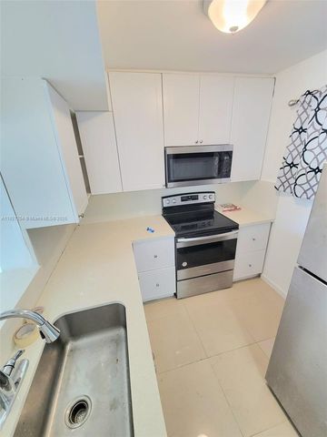 3600 NW 21st St 111, Lauderdale Lakes, FL 33311