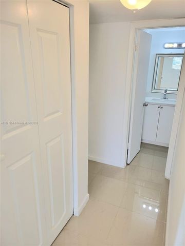 3600 NW 21st St 111, Lauderdale Lakes, FL 33311