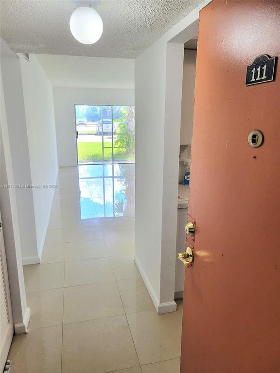 3600 NW 21st St 111, Lauderdale Lakes, FL 33311