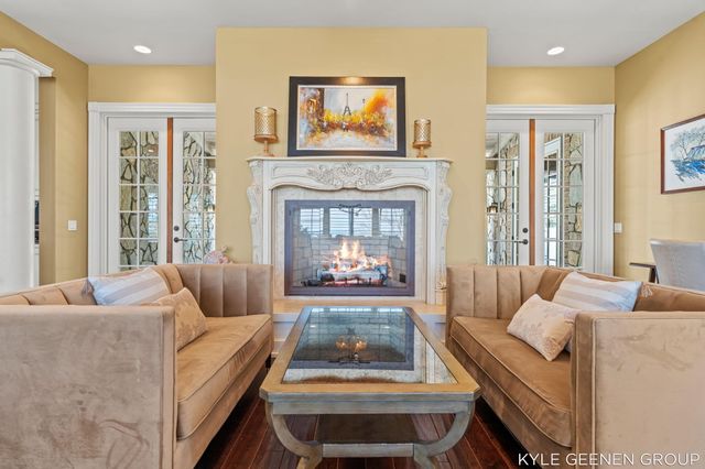 2817 Lakeshore Drive, Fennville, MI 49408