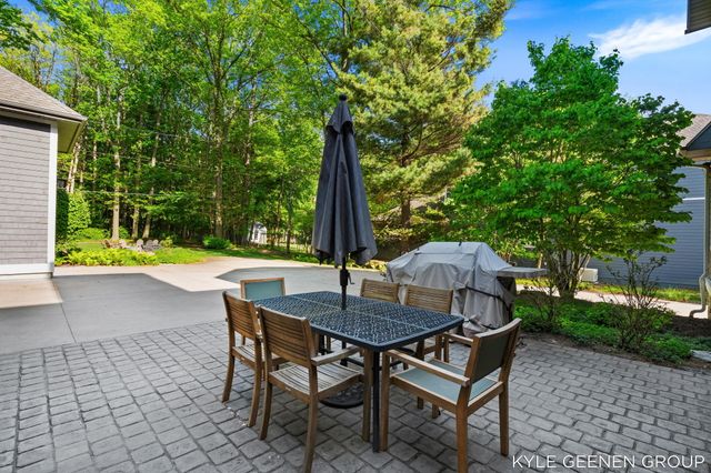 2817 Lakeshore Drive, Fennville, MI 49408