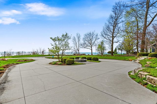 2817 Lakeshore Drive, Fennville, MI 49408
