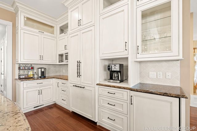 2817 Lakeshore Drive, Fennville, MI 49408