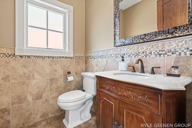 2817 Lakeshore Drive, Fennville, MI 49408