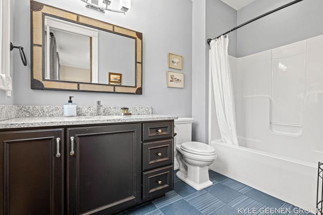 2817 Lakeshore Drive, Fennville, MI 49408