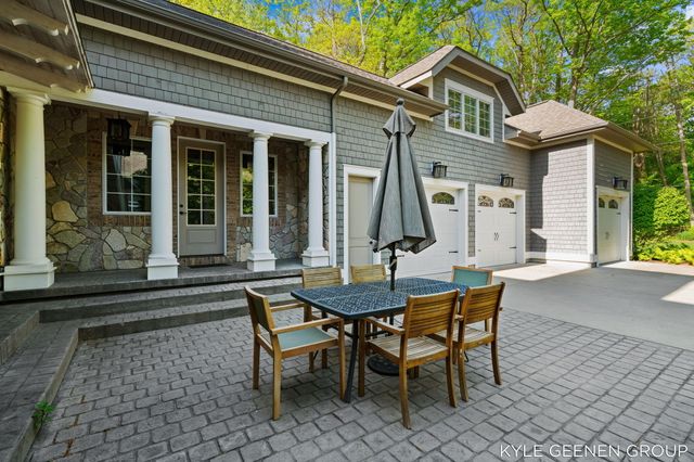 2817 Lakeshore Drive, Fennville, MI 49408