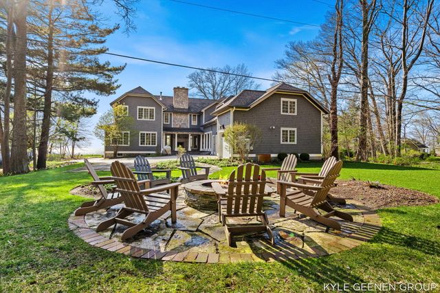 2817 Lakeshore Drive, Fennville, MI 49408