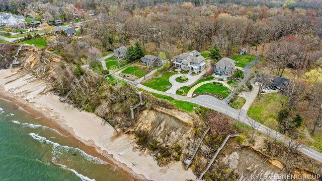 2817 Lakeshore Drive, Fennville, MI 49408