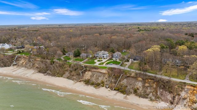 2817 Lakeshore Drive, Fennville, MI 49408