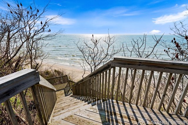 2817 Lakeshore Drive, Fennville, MI 49408