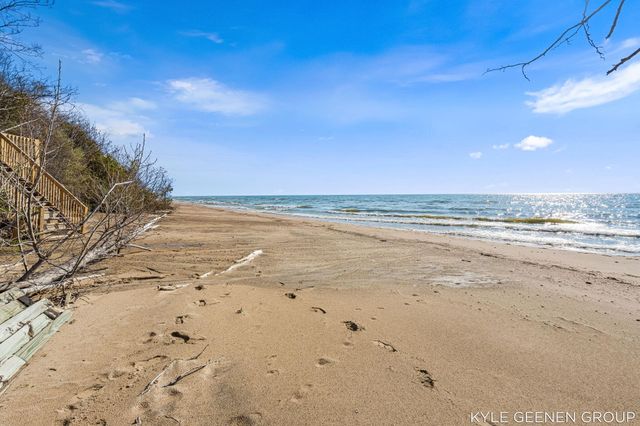 2817 Lakeshore Drive, Fennville, MI 49408