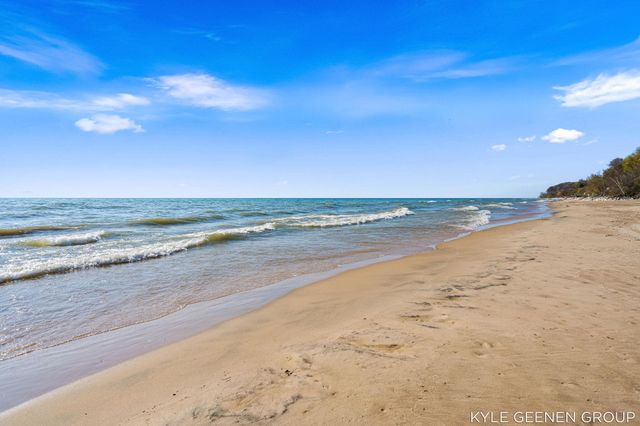 2817 Lakeshore Drive, Fennville, MI 49408
