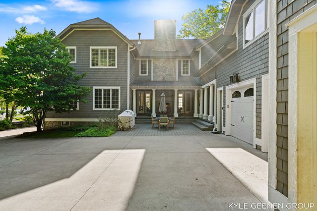 2817 Lakeshore Drive, Fennville, MI 49408