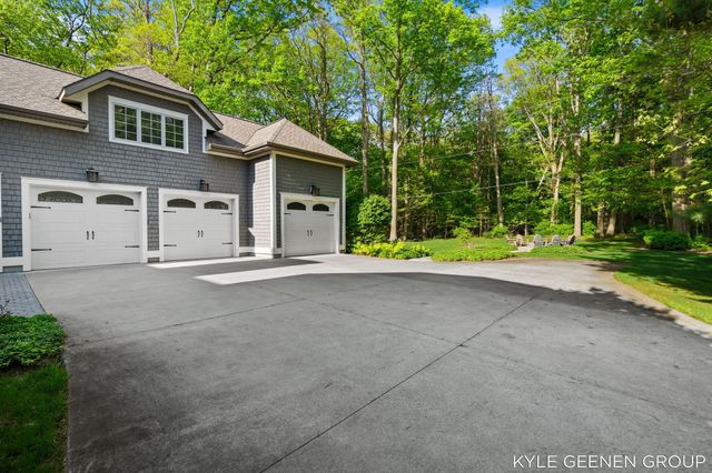 2817 Lakeshore Drive, Fennville, MI 49408
