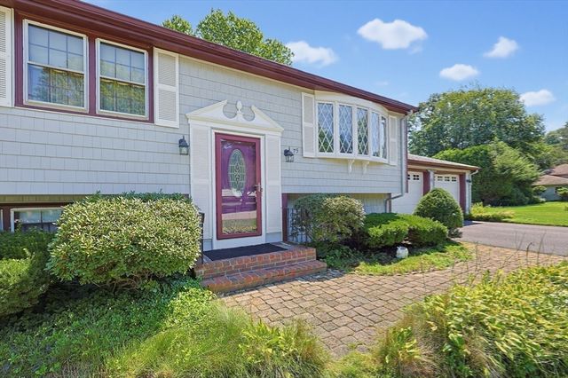 75 Concetta Drive, Bridgewater, MA 02324