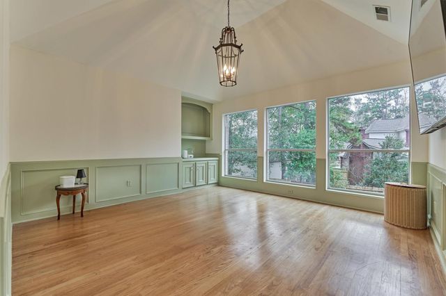 6 Meadow Cove Drive, The Woodlands, TX 77381