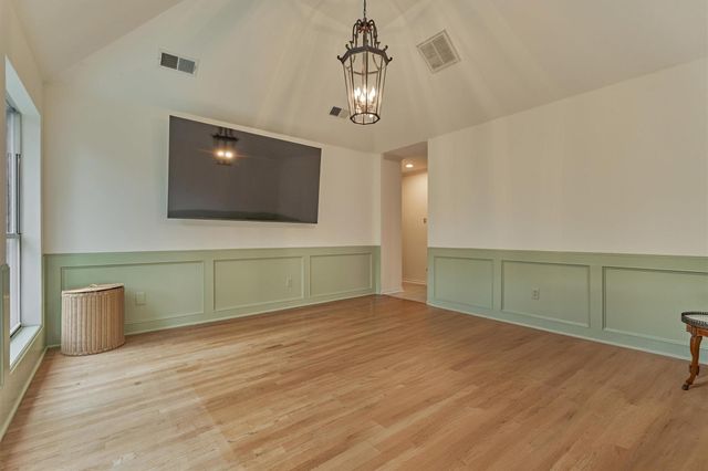 6 Meadow Cove Drive, The Woodlands, TX 77381