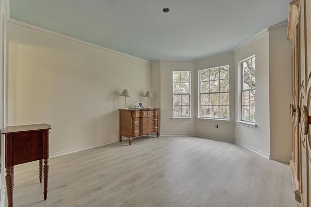 6 Meadow Cove Drive, The Woodlands, TX 77381