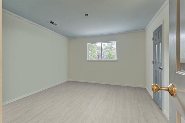 6 Meadow Cove Drive, The Woodlands, TX 77381