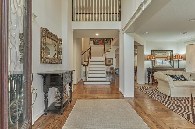 6 Meadow Cove Drive, The Woodlands, TX 77381