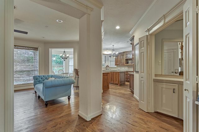 6 Meadow Cove Drive, The Woodlands, TX 77381