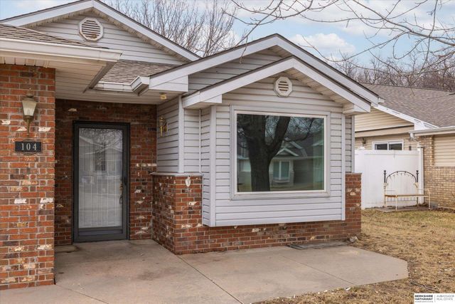 104 E Deer Lane, Plattsmouth, NE 68048