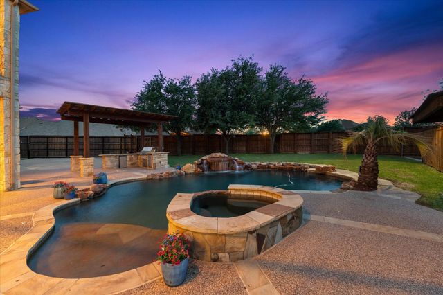 660 Duke Saxony Drive, Lewisville, TX 75056