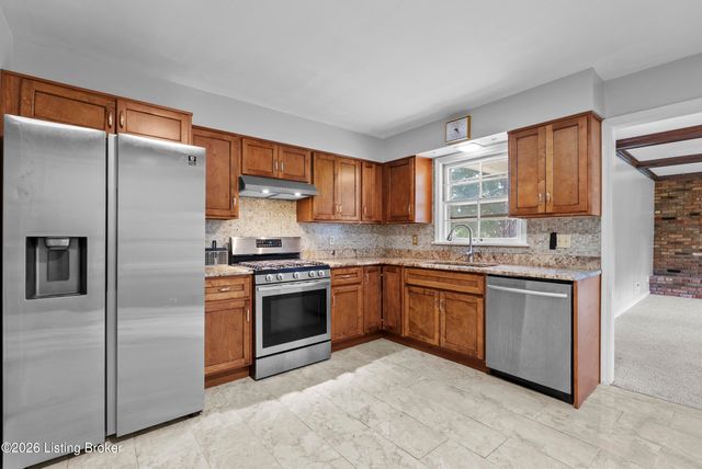 9829 Meadow Vale Dr, Louisville, KY 40242