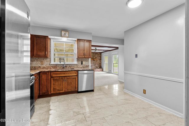 9829 Meadow Vale Dr, Louisville, KY 40242