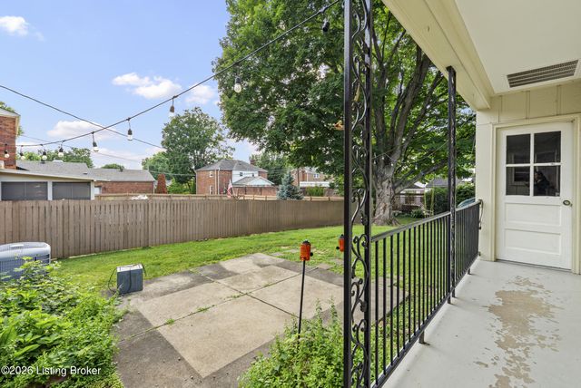 9829 Meadow Vale Dr, Louisville, KY 40242