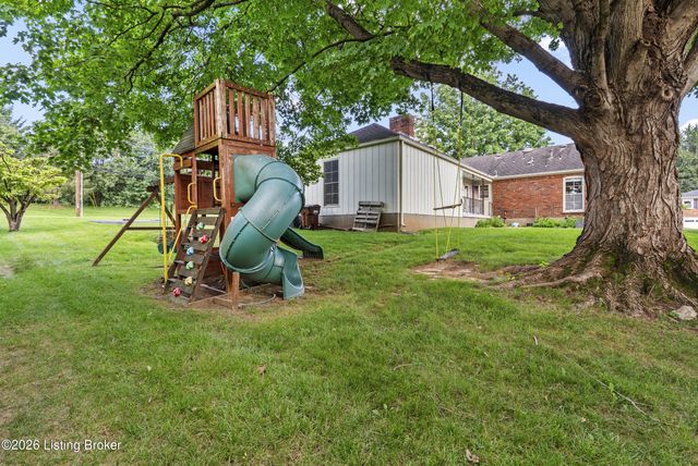 9829 Meadow Vale Dr, Louisville, KY 40242