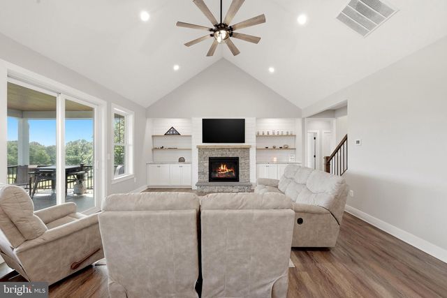 125 LAKE HOLLIDAY, Cross Junction, VA 22625