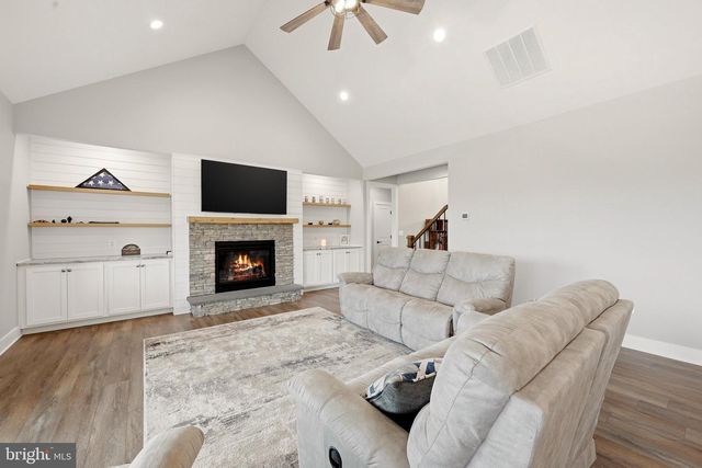 125 LAKE HOLLIDAY, Cross Junction, VA 22625