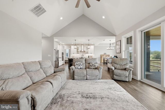 125 LAKE HOLLIDAY, Cross Junction, VA 22625