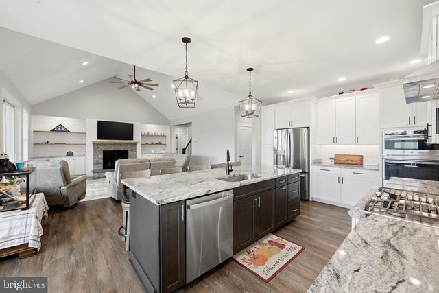 125 LAKE HOLLIDAY, Cross Junction, VA 22625